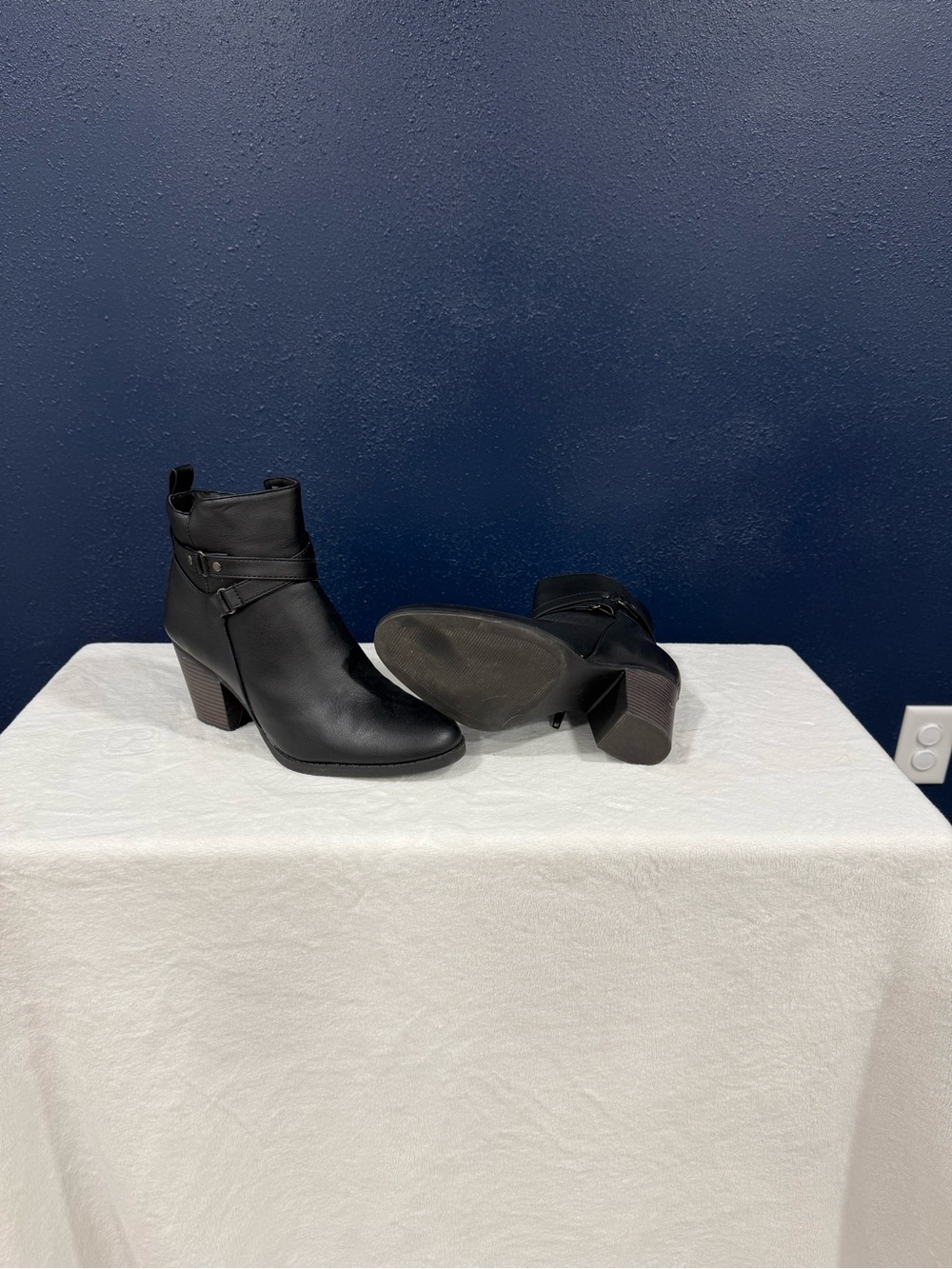 Women's Black Ankle Booties with Block Heel - Picture 4 of 4